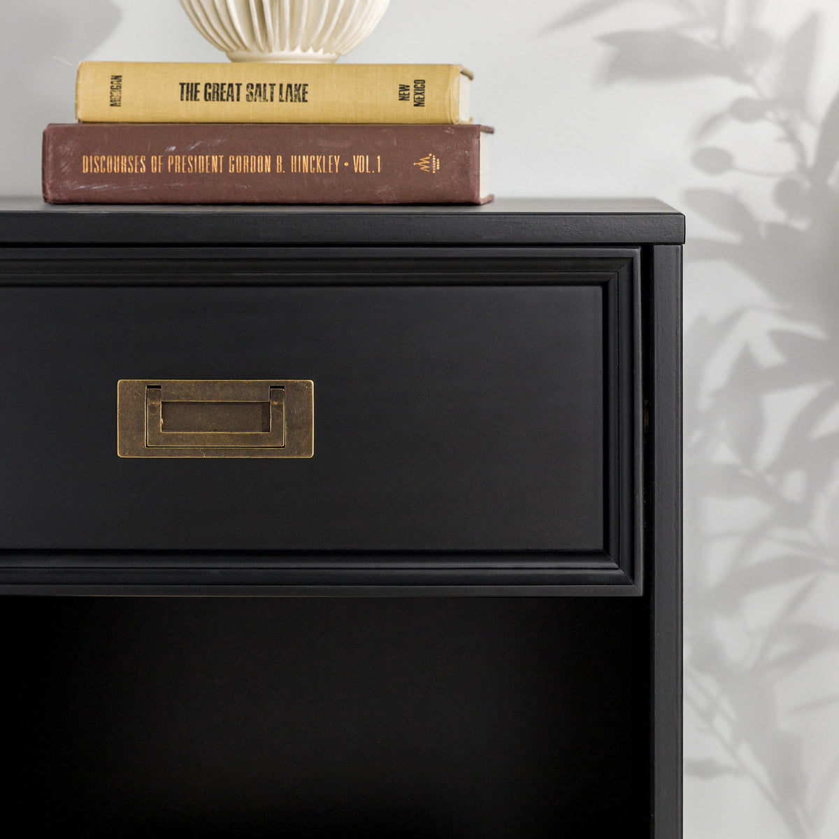 18" Solid Wood 1-Drawer Nightstand K1767