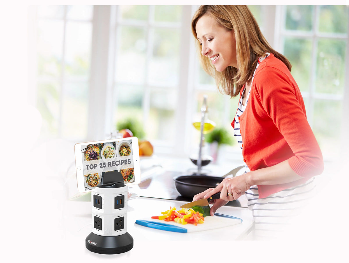 Smart Charging Station with USB Ports and Retractable Cord H578