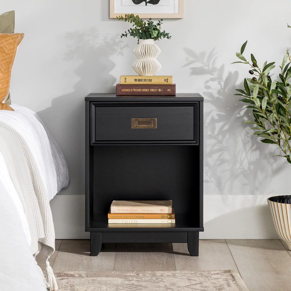 18" Solid Wood 1-Drawer Nightstand K1767